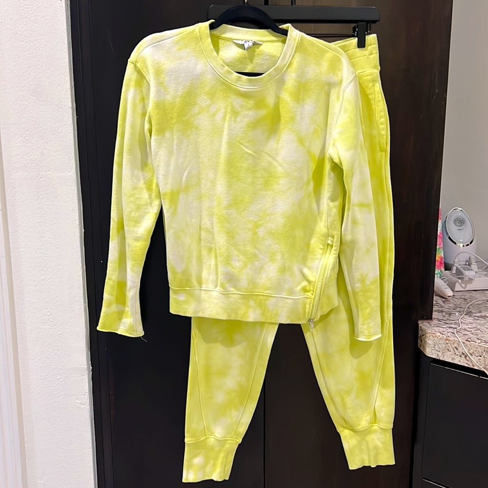 Joy Lab Sweatsuit Set- tie dye light neon yellow/green